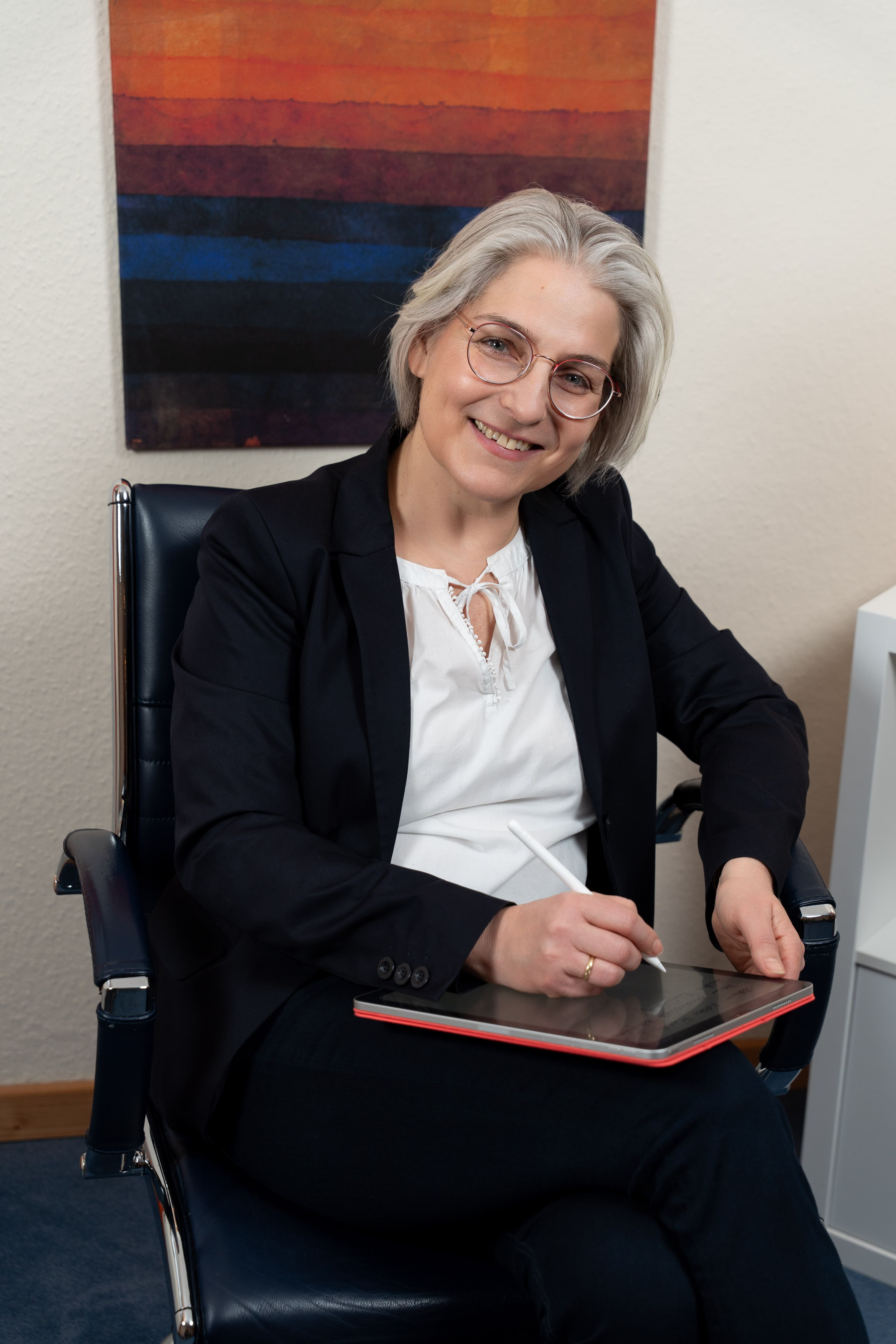 Ricarda Kleitke im Coachingraum der Praxis in Flemhude